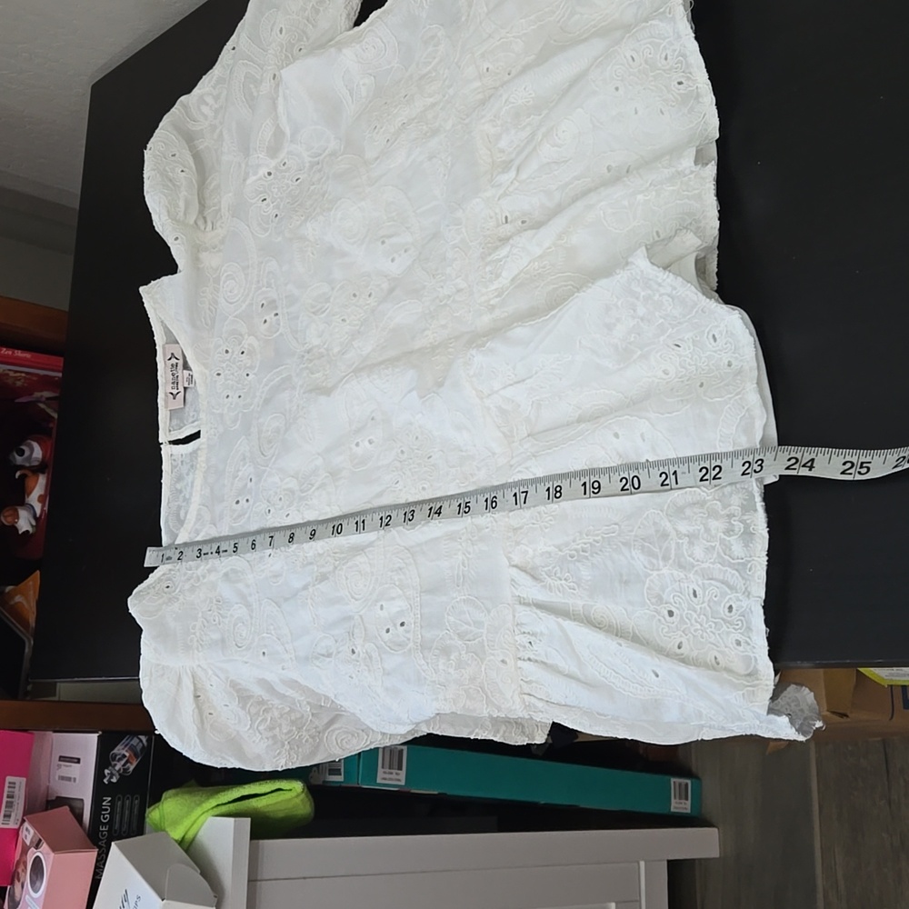 Nanette Lepore Eyelet Peplum Short Puff Sleeve White Keyhole Blouse Size XL - Picture 12 of 12